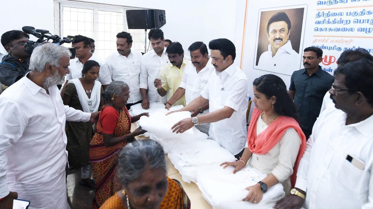 Stalin inspects drainage work in several areas, distributes mosquito